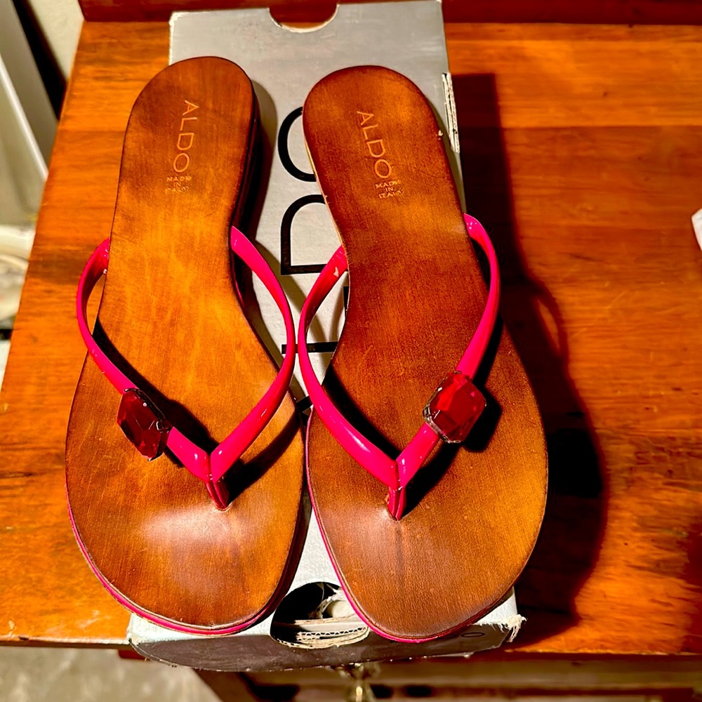 Pink Jeweled Flip Flop 💕💎